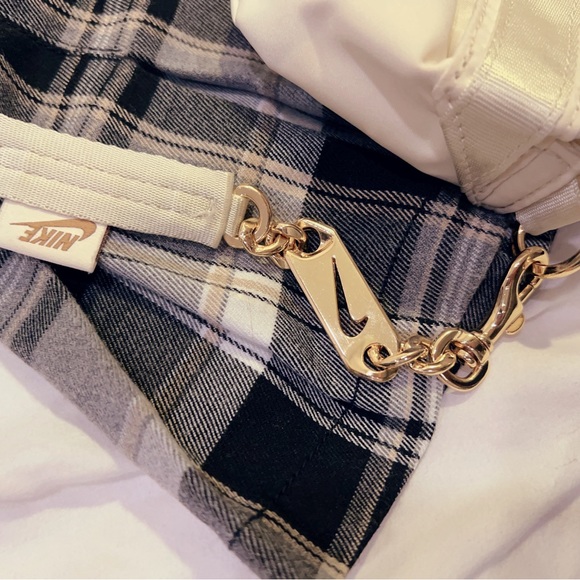 Nike Sportswear Futura Luxe Limited Gold Beige Cream Ivory Crossbody Wai… - Picture 4 of 4